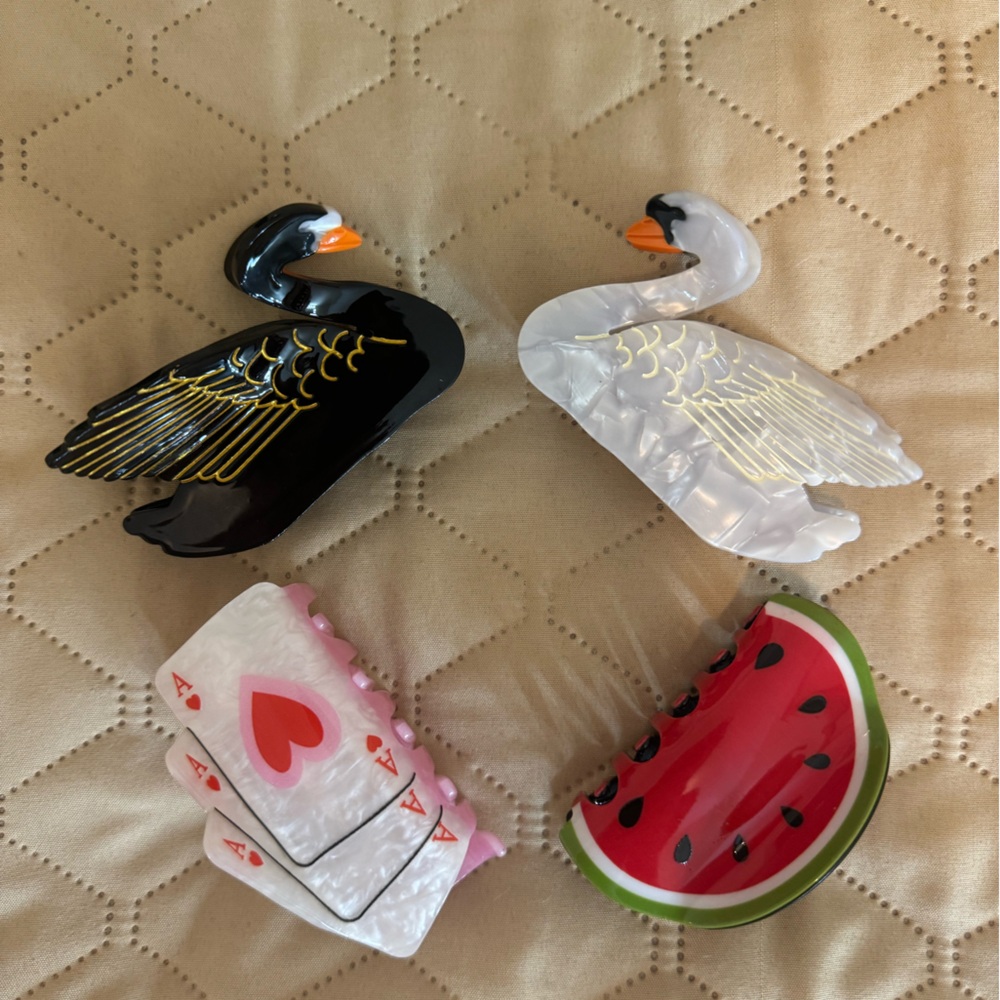 4 Hair clips